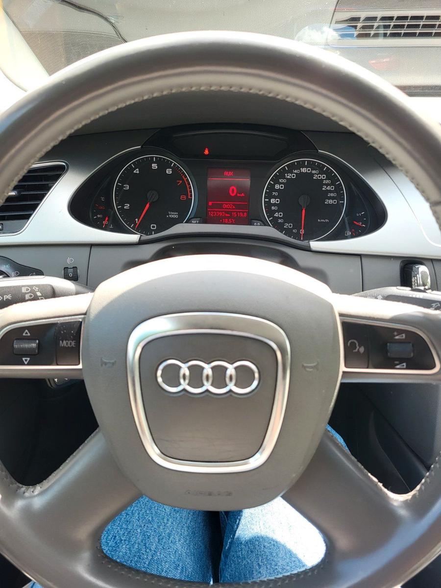 Audi A4 2010 — photo 7