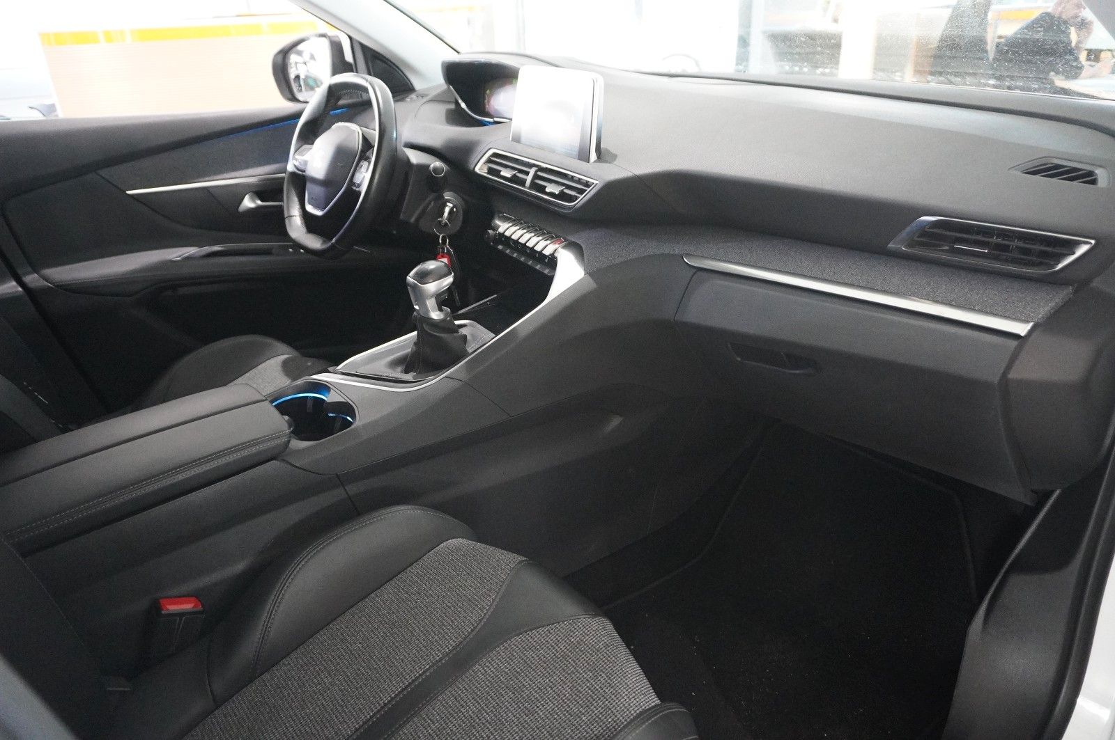 Fahrzeugabbildung Peugeot 3008 1.5D ALLURE NAVI/LED/KAMERA/VIRU./SHZ/AHK