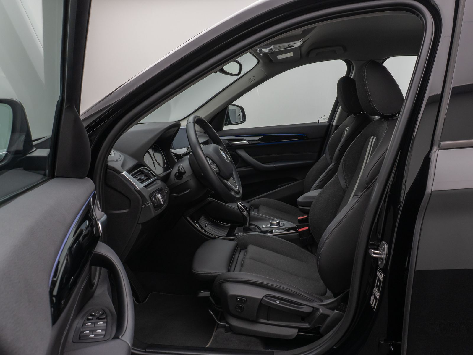 Fahrzeugabbildung BMW X1 sD20i SportLine Parkassistent Lordos DAB LED