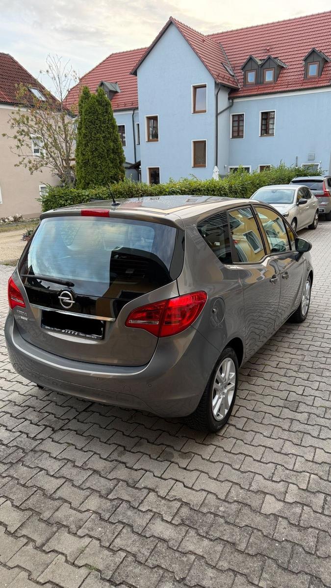 Opel Meriva 2009 — вигляд ззаду