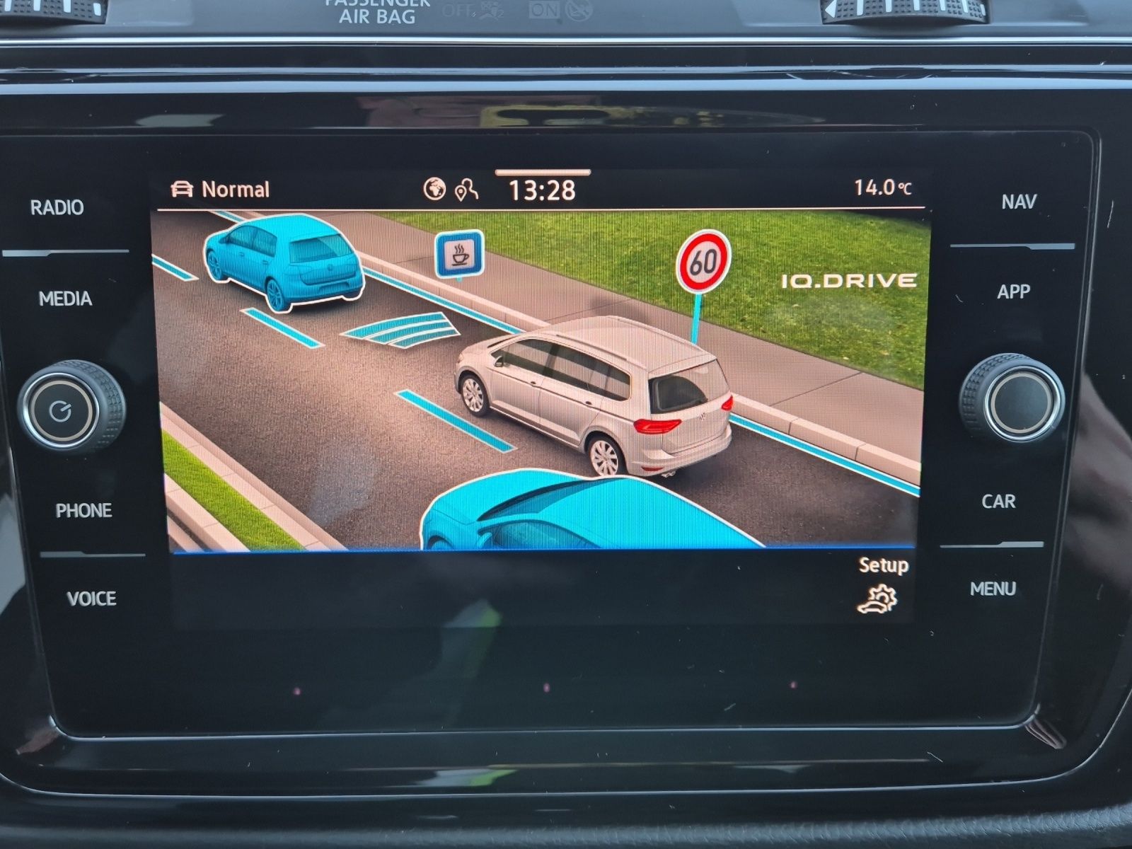 Fahrzeugabbildung Volkswagen Touran TSI Comfortline DSG R-Line LED Navi AID A