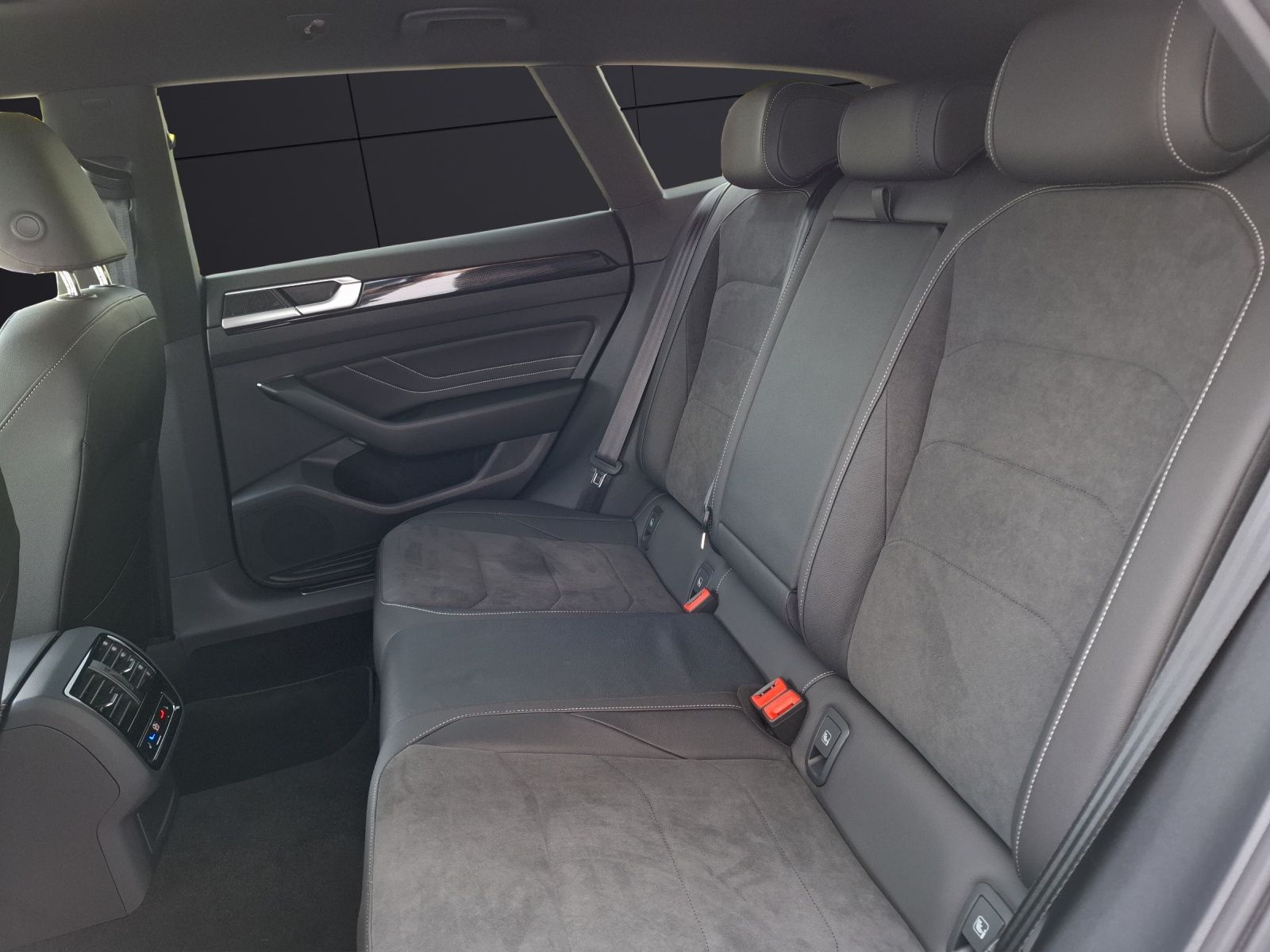 Fahrzeugabbildung Volkswagen Arteon SB TSI R-Line DSG Matrix Navi Pano AID AC
