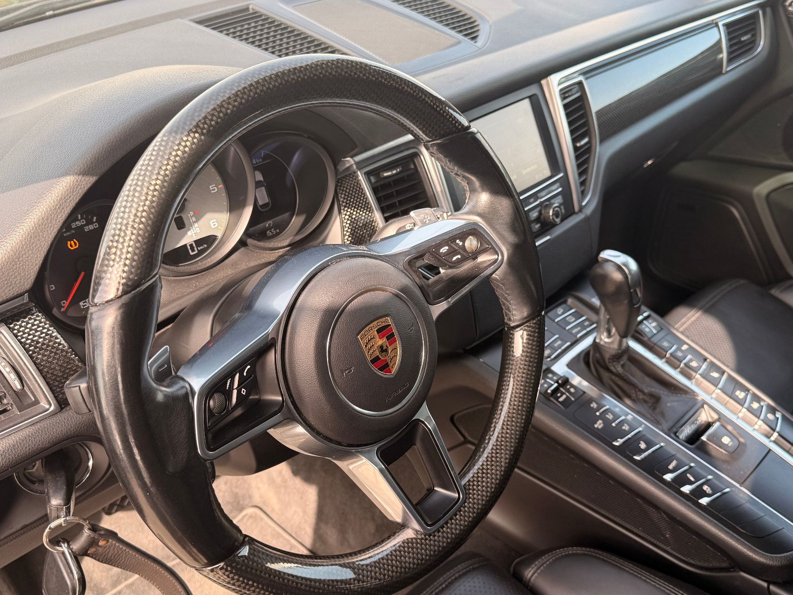 Fahrzeugabbildung Porsche Macan S Diesel/PANO/360°/MEMORY/SOUND/SHZ
