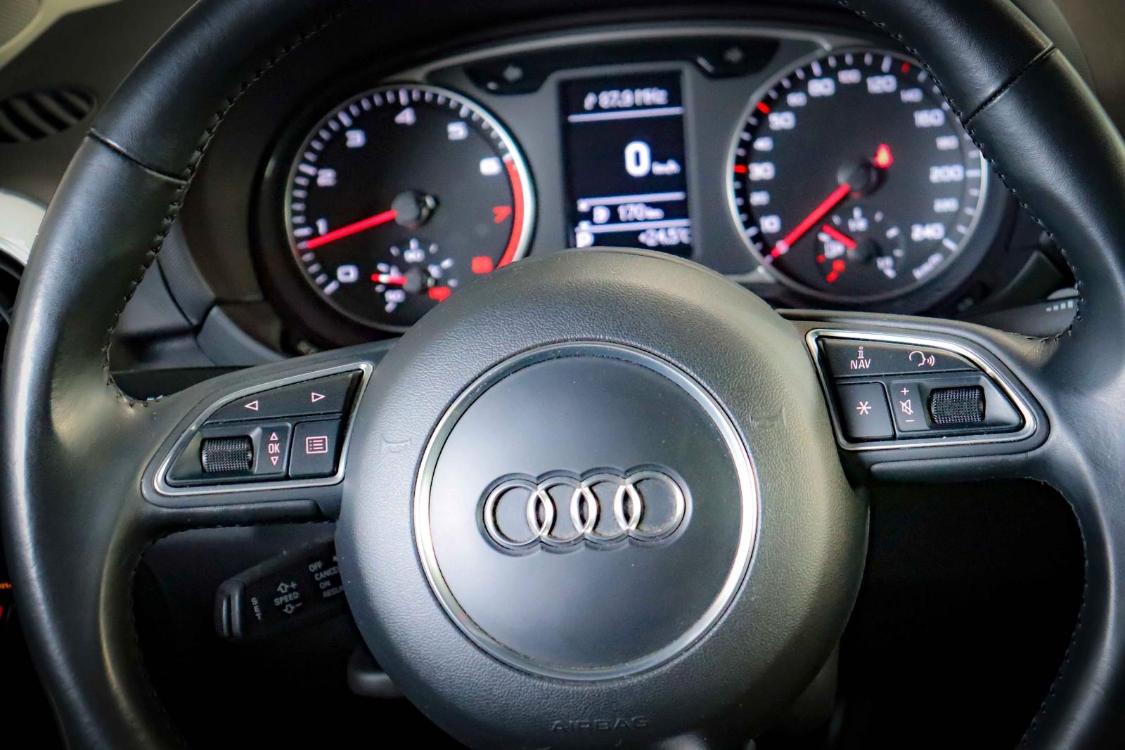 Audi A1 Sport Automatik S LINE*PANORAMA*NAVI*KEYLESS