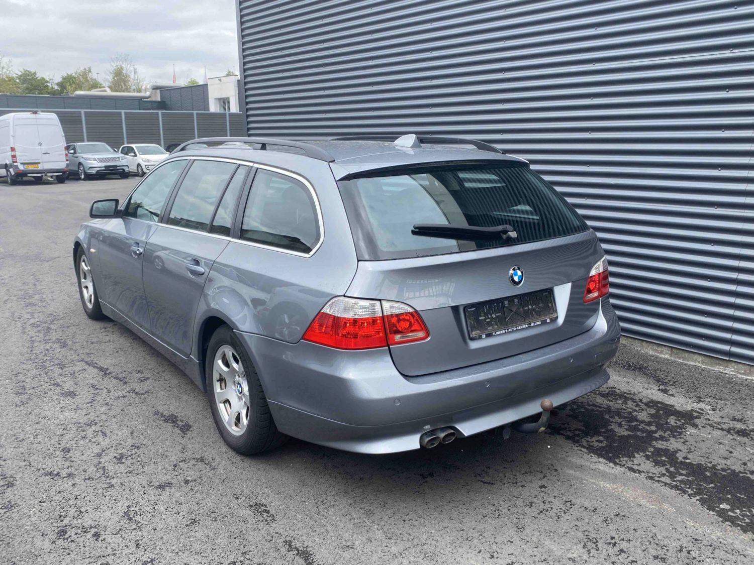 BMW 525 2006 — rear view