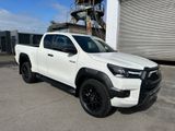 Toyota Hilux EXTRA CAB 2.8, INVINCIBLE, Automatik - Toyota Hilux: Auto