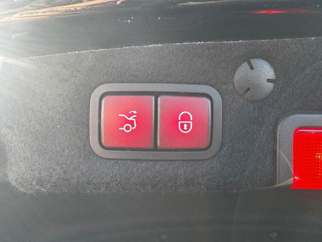 Fahrzeugabbildung Mercedes-Benz C 180 CGI Lim >AUT/NAV/LED/SHZ/PDC/KAM/Distronic