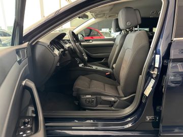 Volkswagen Passat - 12