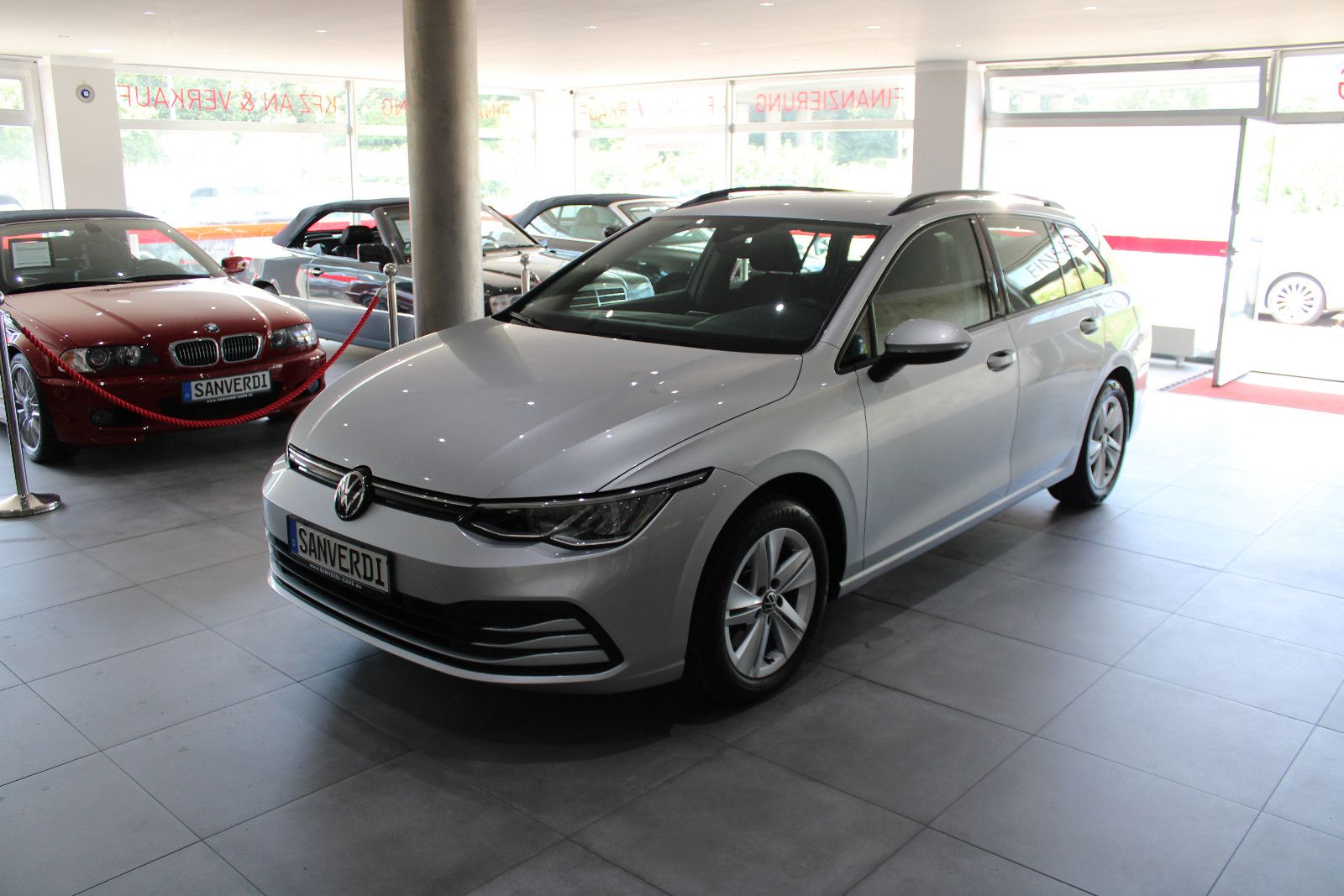 Volkswagen Golf - 1