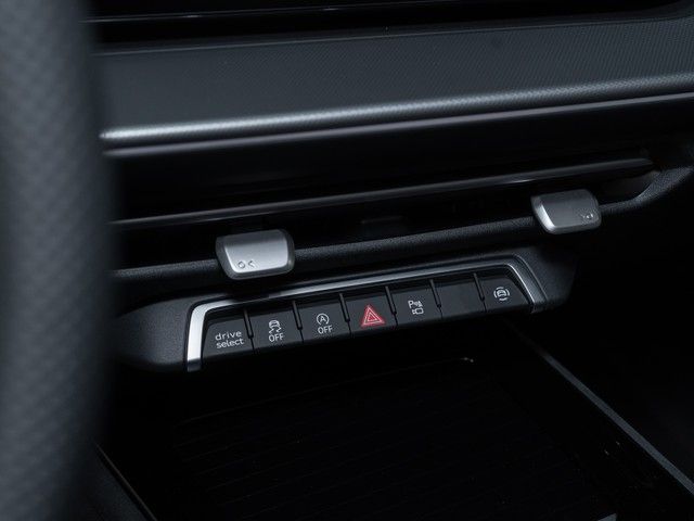 Audi Q3 SUV TFSI S line TECH-PRO+HUD+AHK+360°+SO