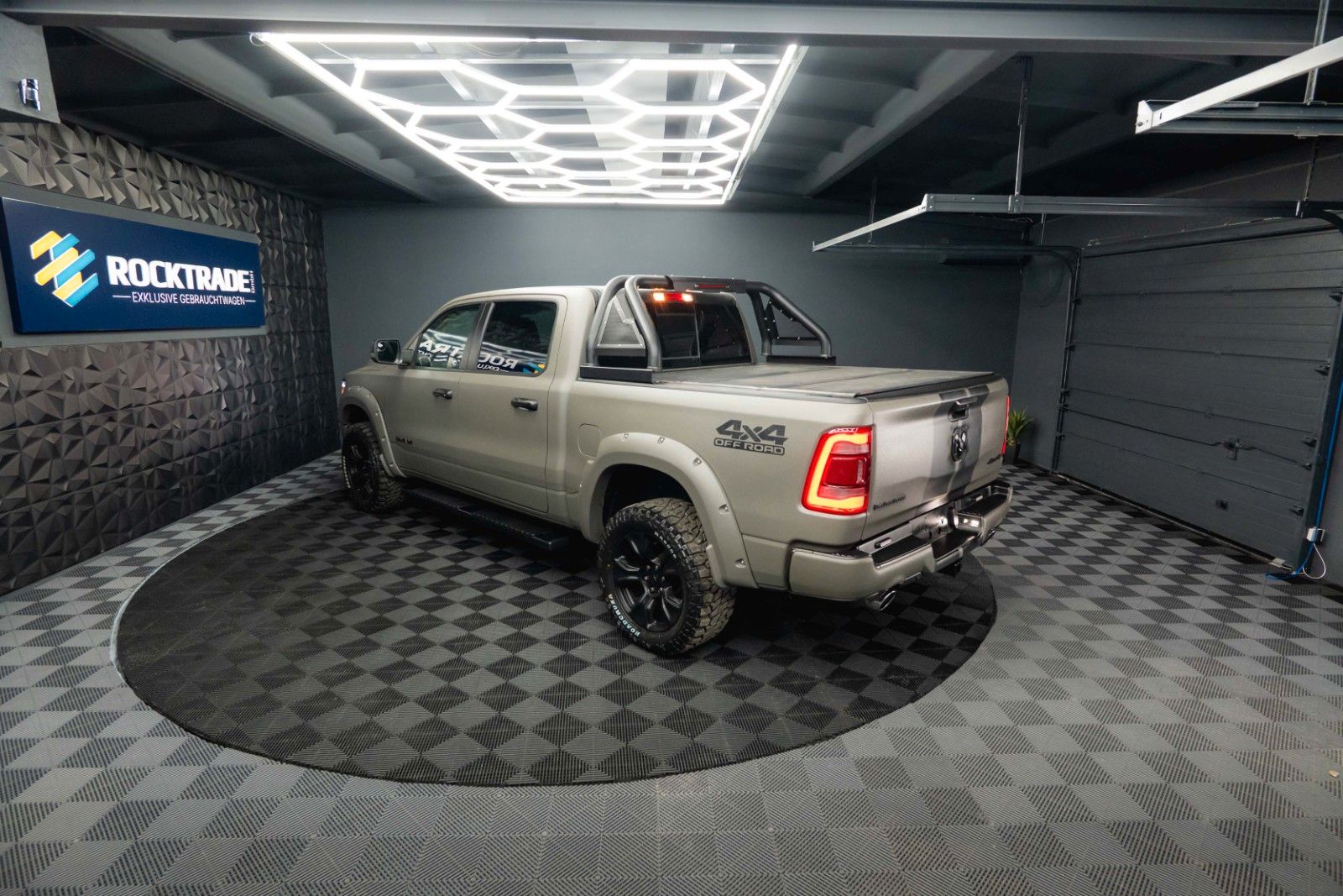 Fahrzeugabbildung Dodge RAM 5.7 V8 HEMI 4x4 OFFROAD Night LARAMIE RAPTOR