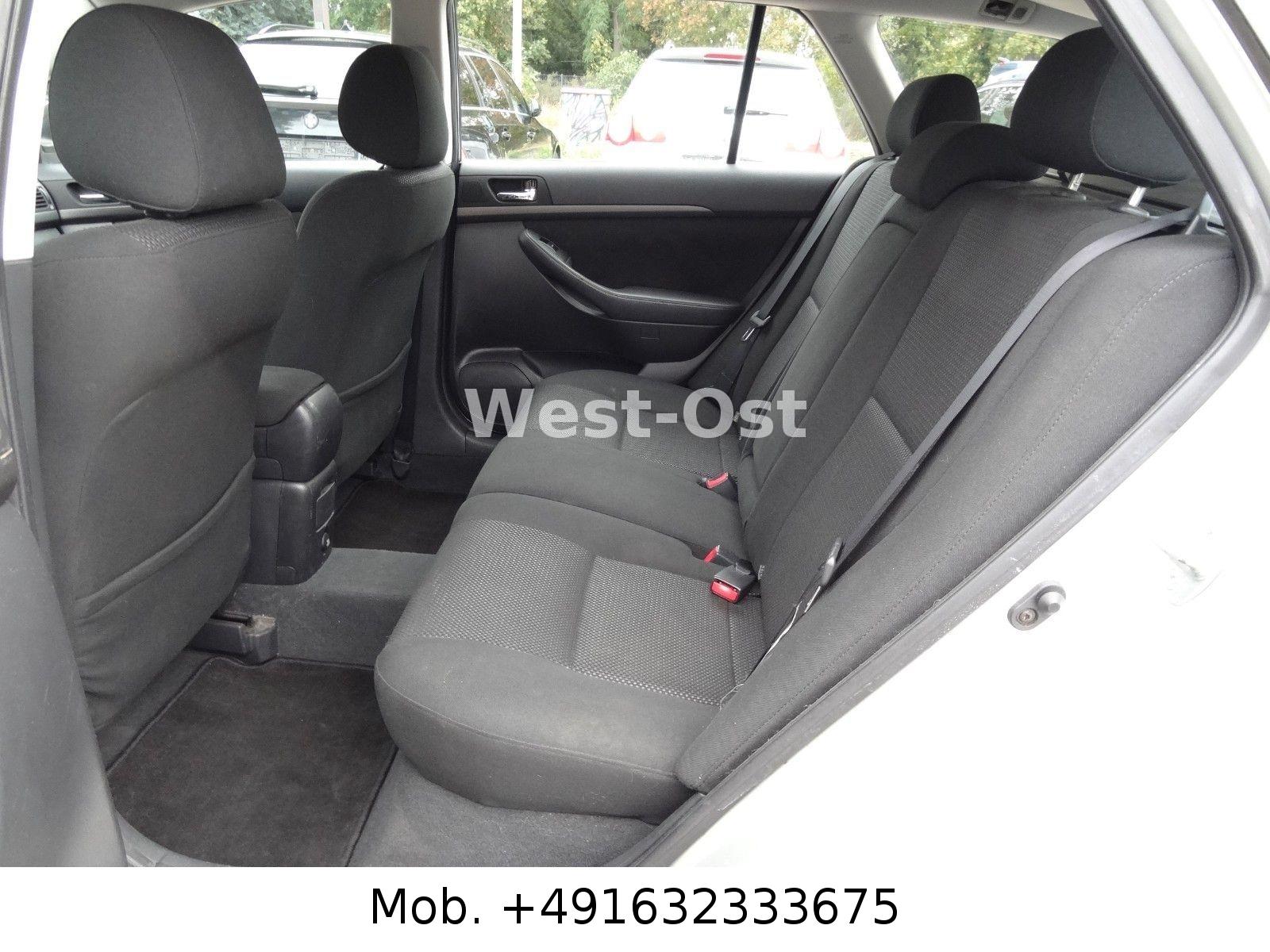 Toyota Avensis 2004 — photo 13