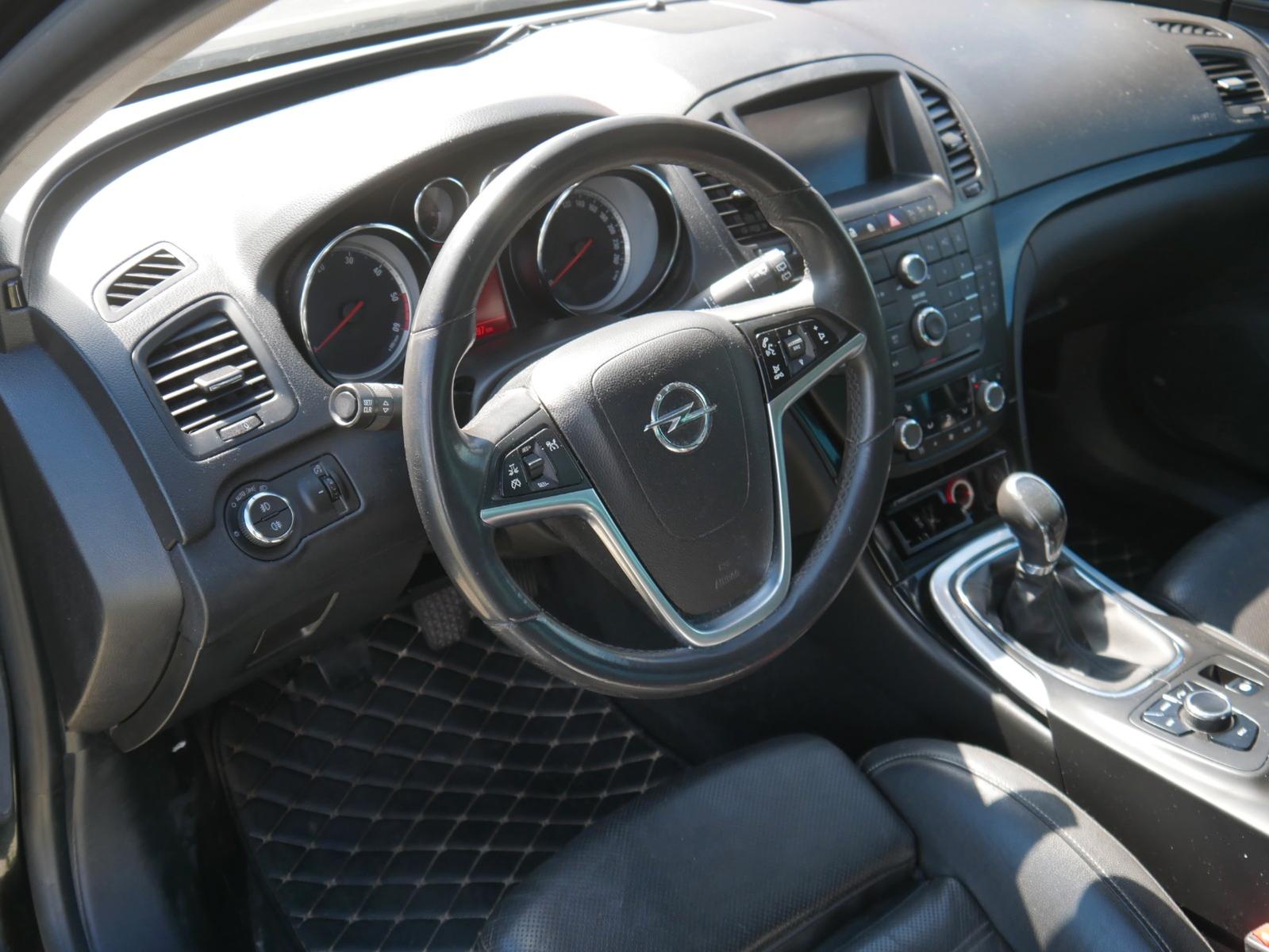 Opel Insignia 2012 — photo 12