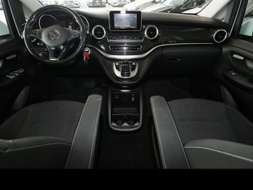 Mercedes V 220 - 5