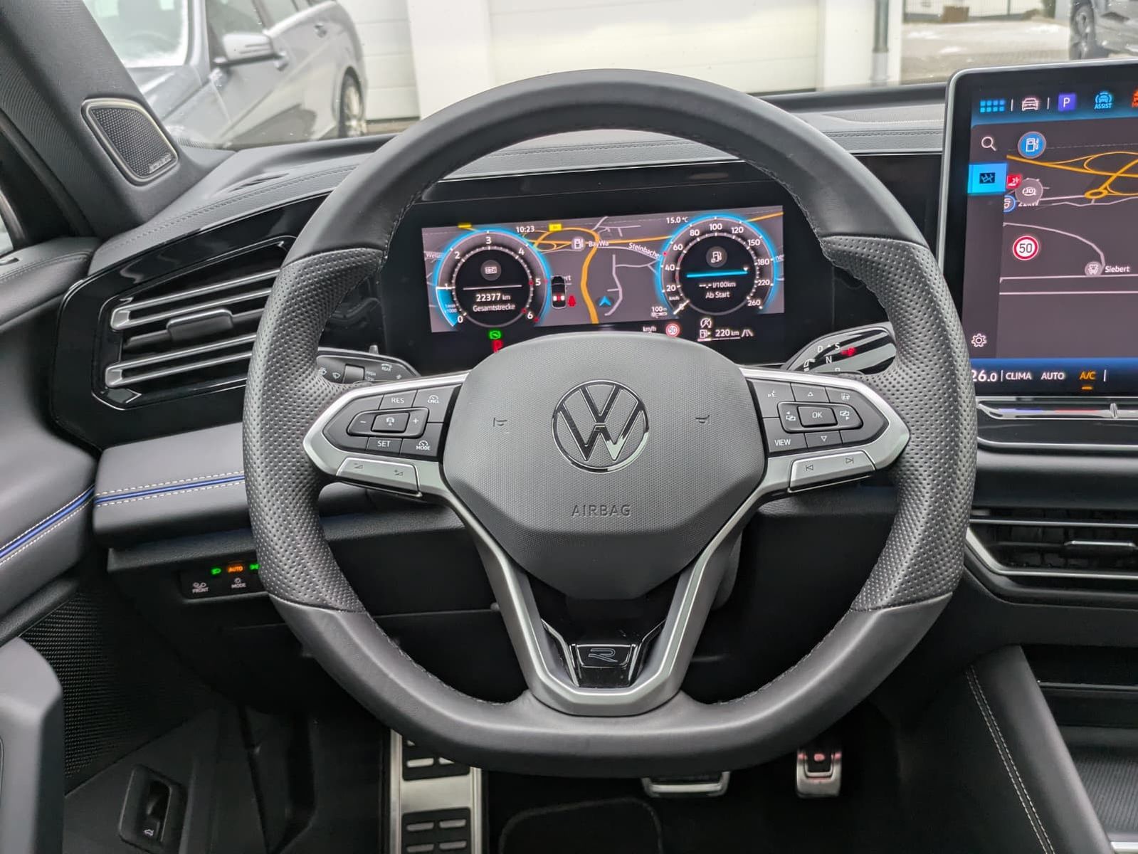 Fahrzeugabbildung Volkswagen Tiguan 2.0 TDI 4M R-Line PANO*H&K*AHK*MATRIX*20"