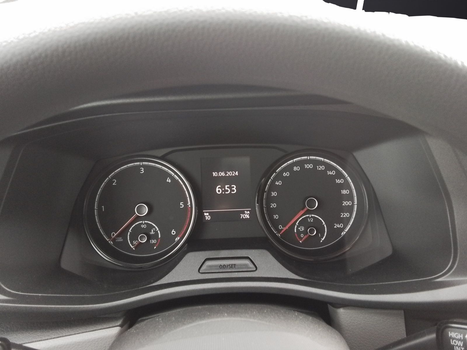 Fahrzeugabbildung Volkswagen T6 Kombi T6.1 TDI 9-Sitzer LED VORB. AHK KLIMA