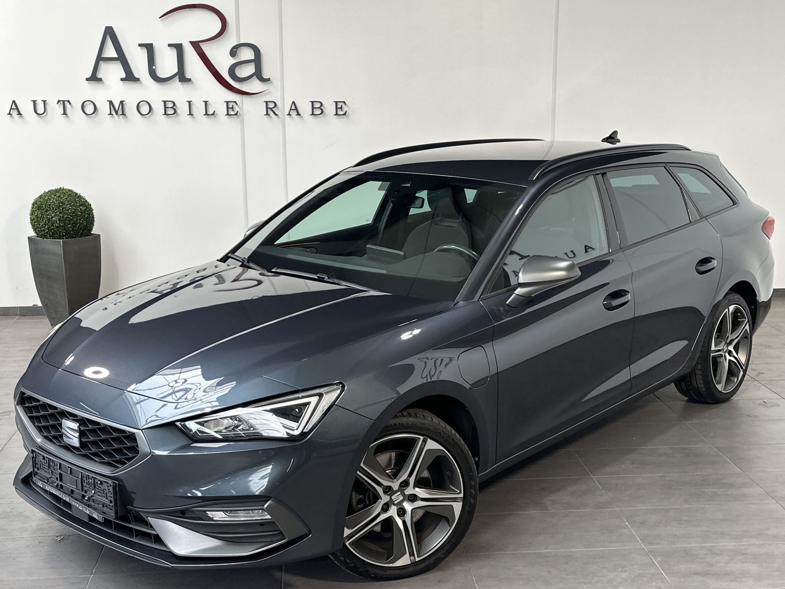 Fahrzeugabbildung SEAT Leon SpT FR e-Hybrid NAV+LED+AHK+18ZOLL+KESSY+VC