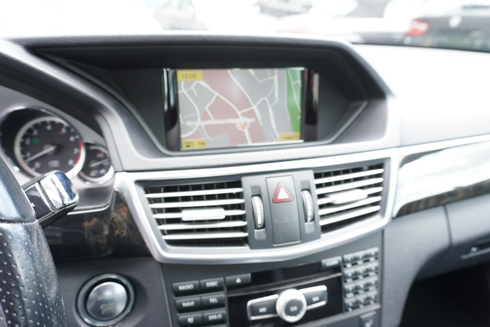 Mercedes-Benz E 300 CGI 4Matic *AMG Line*Xenon*Kamera*Navi*TOP