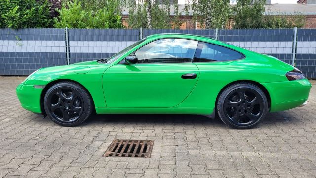 Porsche 996 Carrera Coupé im sportlichen Design