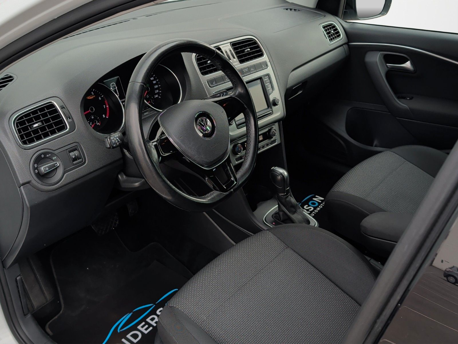 Fahrzeugabbildung Volkswagen POLO 1.2 TSI HIGHL DSG TEL APP KLIMAAUT 16" GRA
