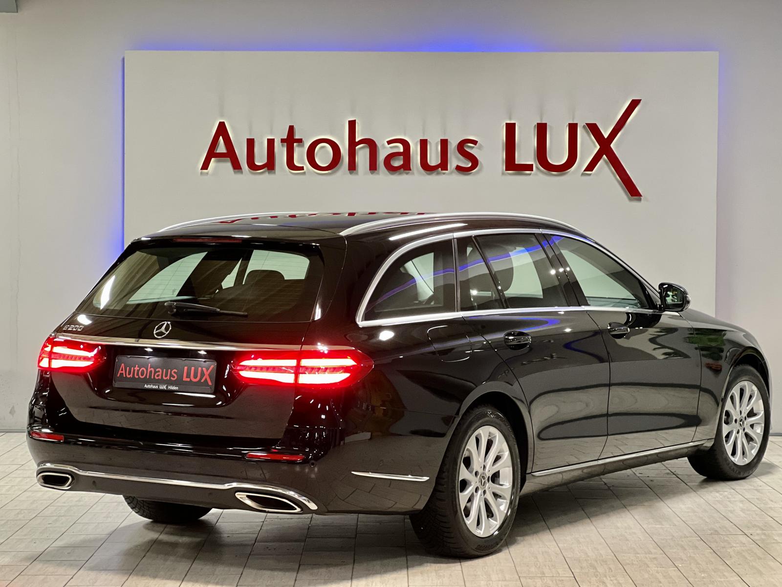 Mercedes-Benz E 200 EXCLUSIVE*9G*AMBIENTE*NAVI*R-KAMERA*77TKM*