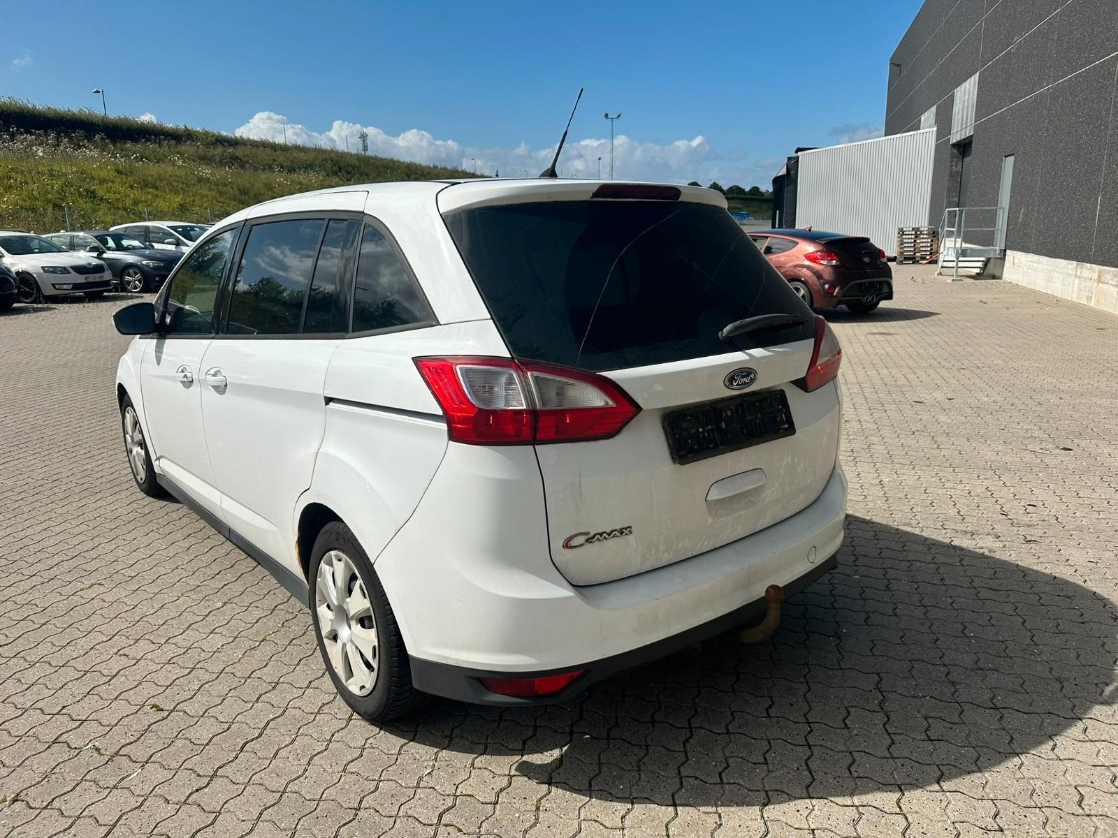 Ford Grand C-MAX 2011 — rear view