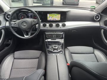 Bild 18 Mercedes-Benz E 200 E 20d0 T Avantgarde Xenon Navi Kamera Ambiente S