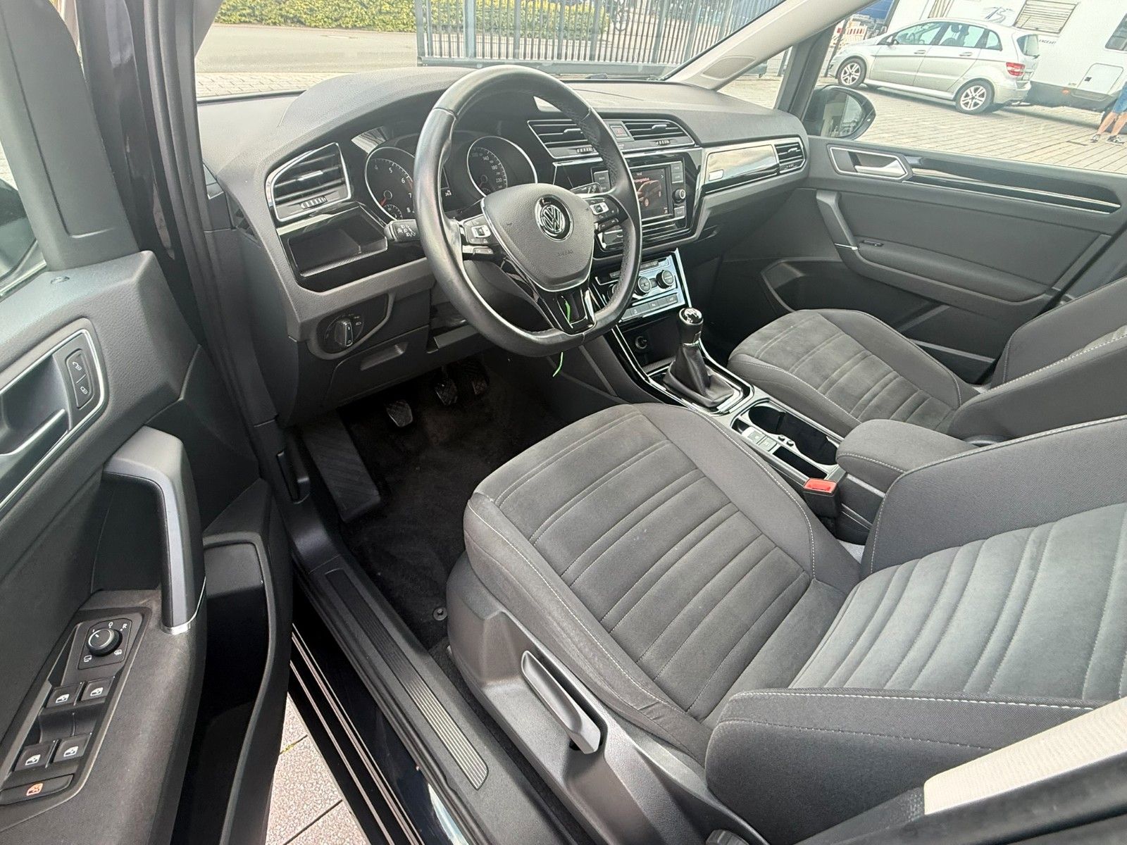Fahrzeugabbildung Volkswagen Touran Highline BMT/Start-Stopp