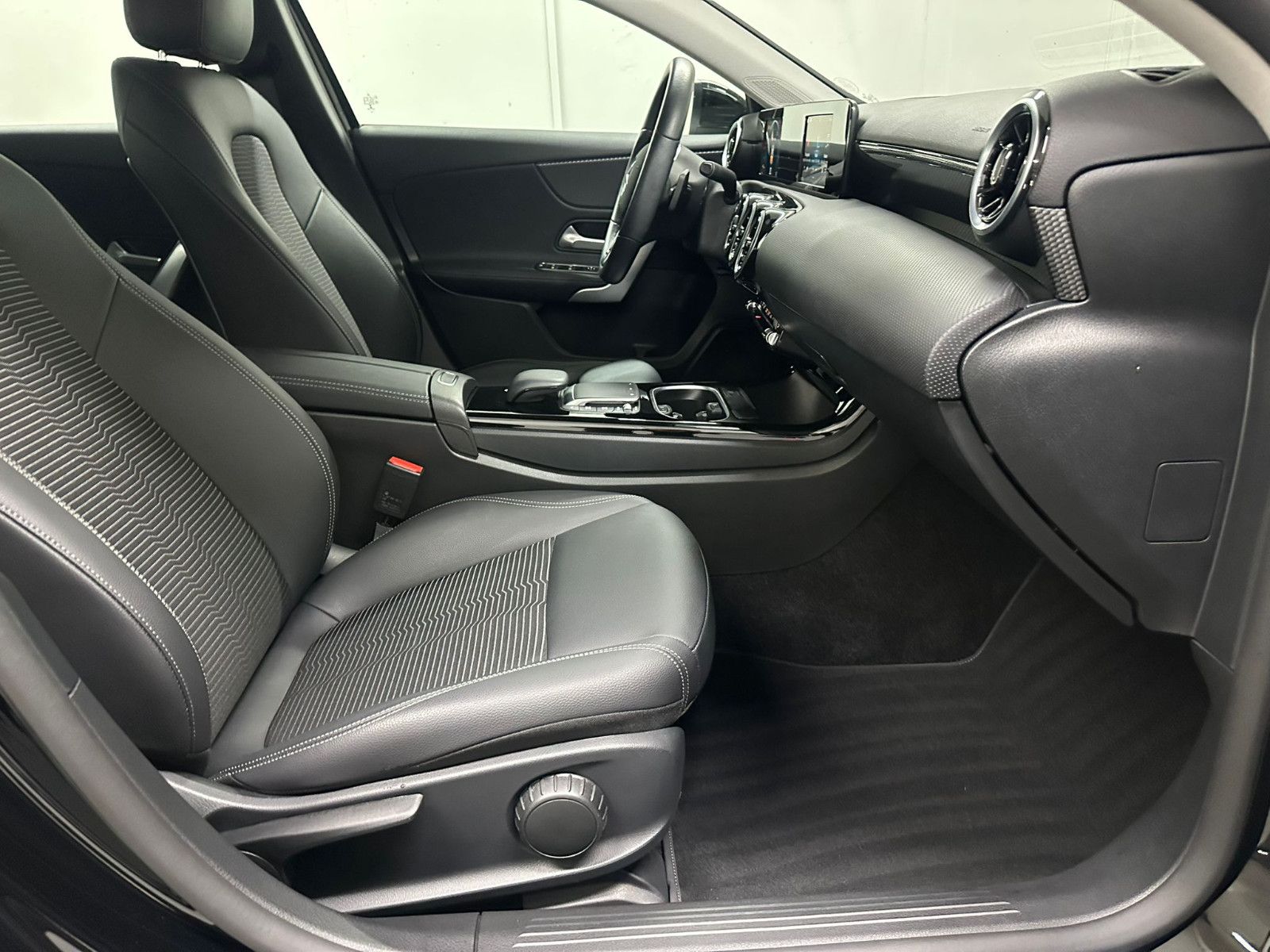 Fahrzeugabbildung Mercedes-Benz A 200 d *PROGRESSIVE*NAVI*