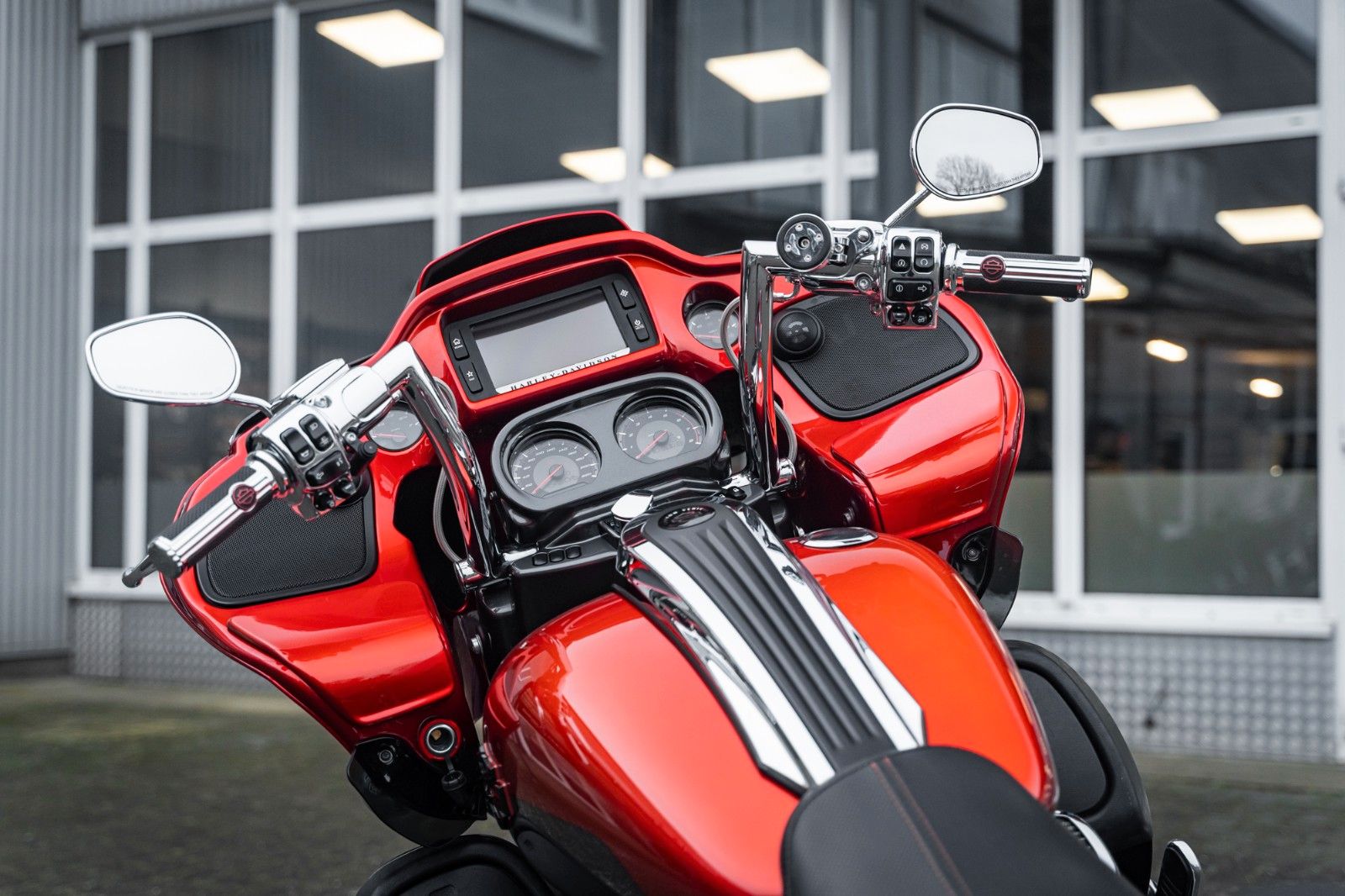 Fahrzeugabbildung Harley-Davidson FLTRXSE CVO ROAD GLIDE 117 CUI - JEKILL&HYDE -