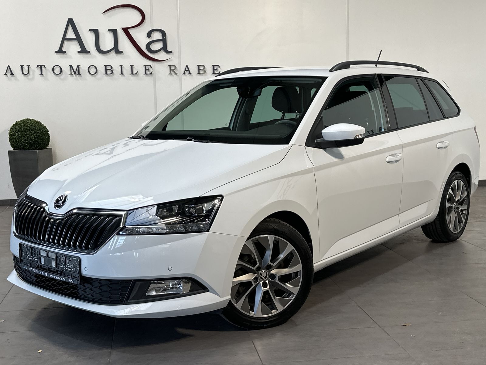 Fahrzeugabbildung SKODA Fabia Combi 1.0 TSI DSG Best of NAV+LED+CARPLAY