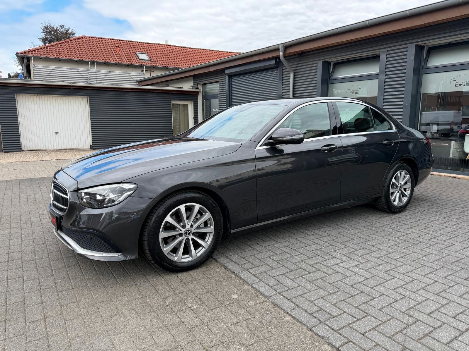 Mercedes-Benz E 200d LIMOUSINE AVANGARDE MBUX/VOLLLEDER foto 3
