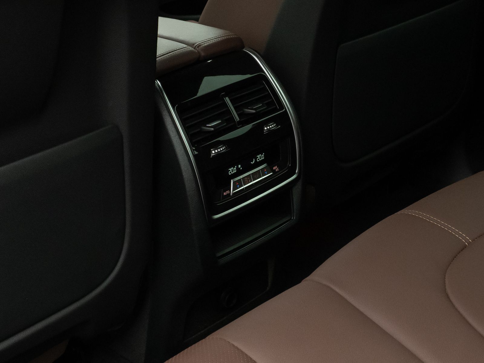 Fahrzeugabbildung BMW X5 xD45e M Sport Kamera Laser HUD DAB HiFi ACC