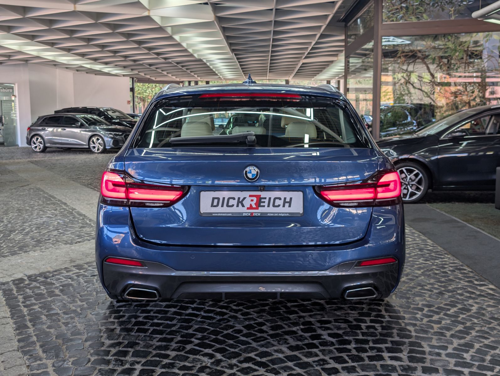 Fahrzeugabbildung BMW 530 i M Sport Tour. LEDER MEMO VIRT LED APP PANO