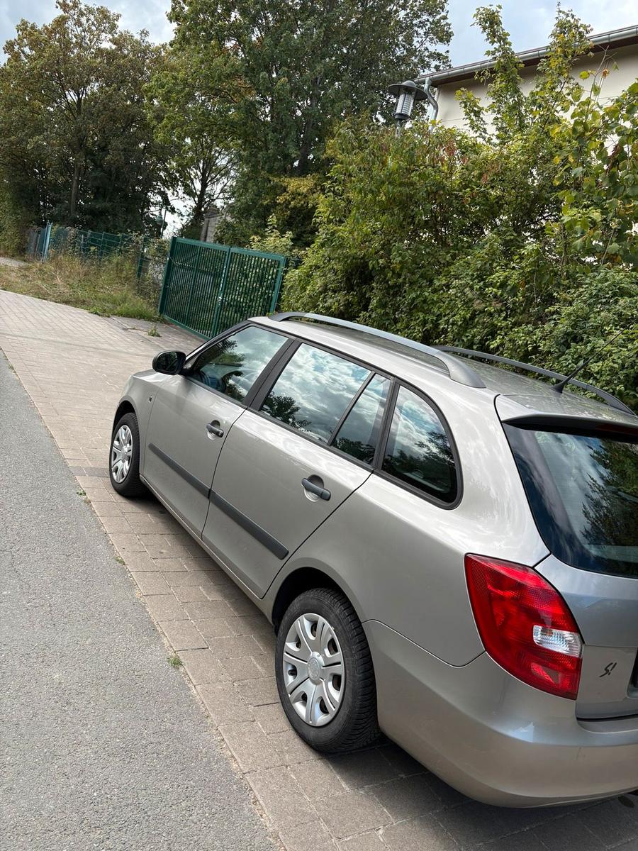 Skoda Fabia 2009 — rear view