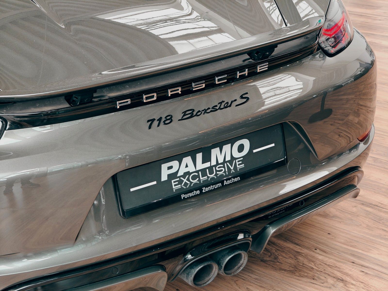 Fahrzeugabbildung Porsche BOXSTER S - 718 AVENTURINGRÜN METALLIC