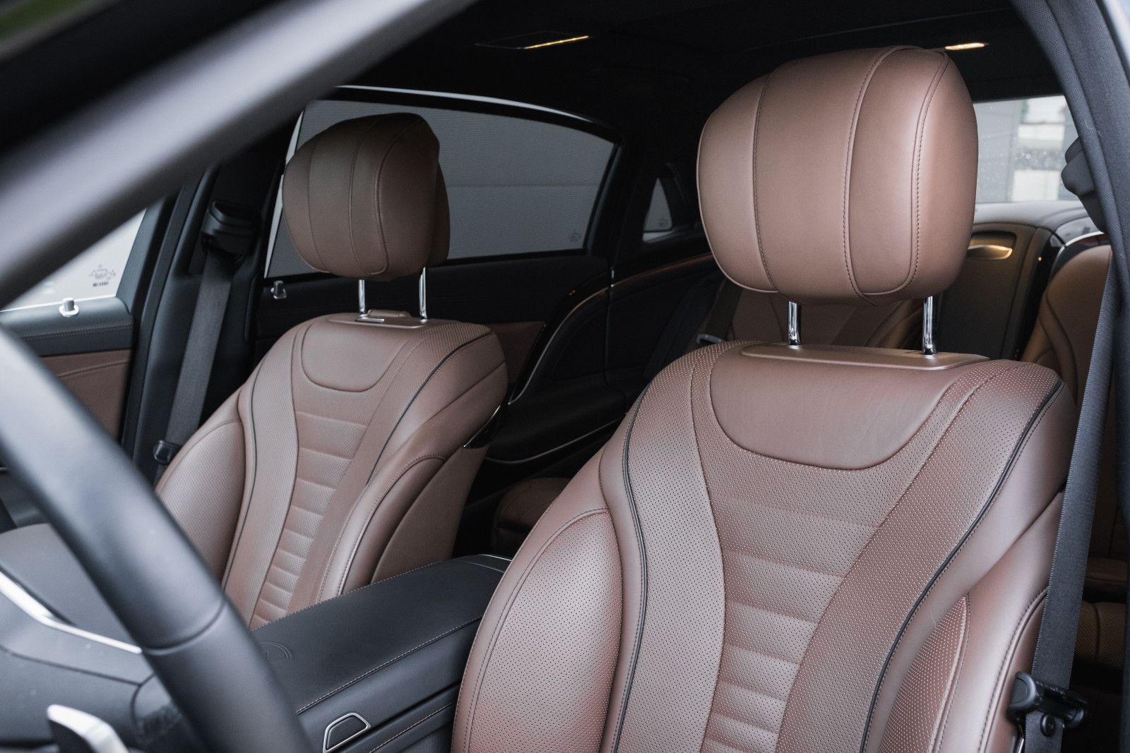 Fahrzeugabbildung Mercedes-Benz S 560 S  Maybach 4Matic-Park-Paket-Burmester
