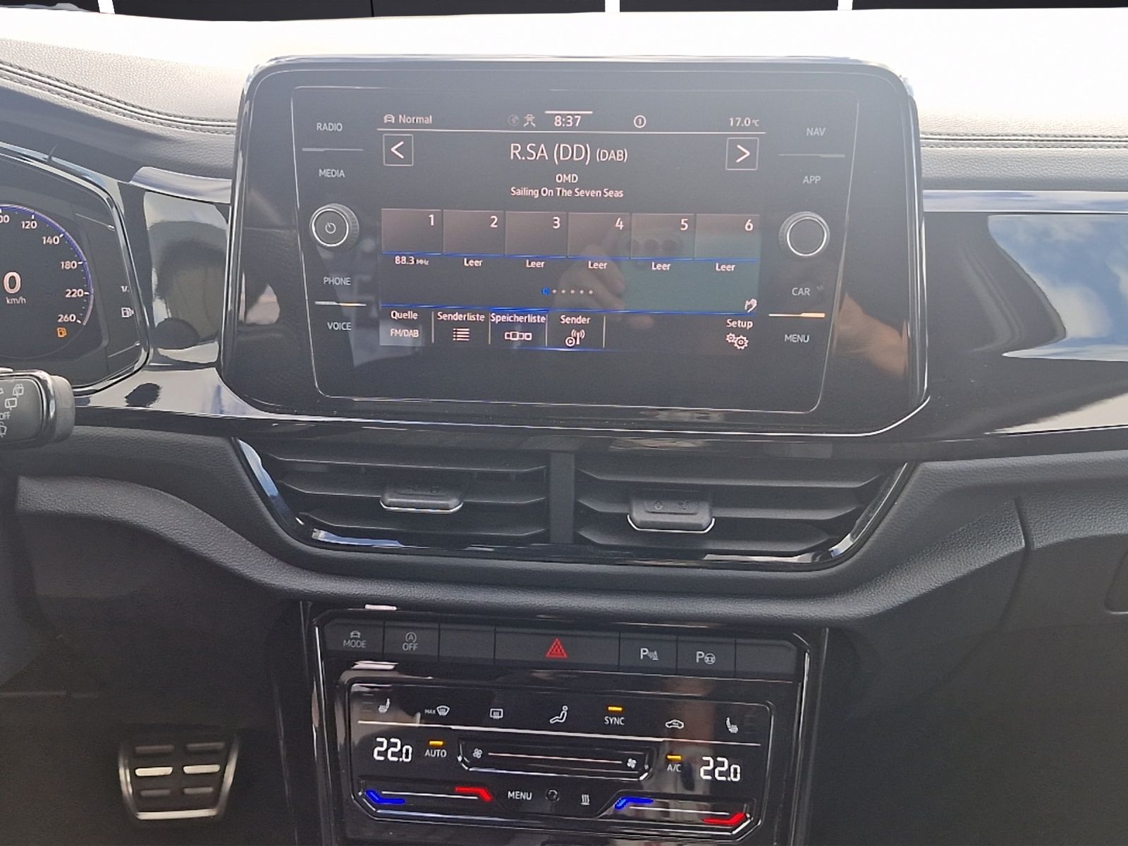 Fahrzeugabbildung Volkswagen T-Roc R-Line DSG MATRIX ACC STHZ RFK SHZ AID