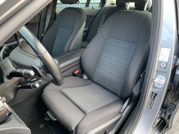 Bild 16 Mercedes-Benz C 200 CGI Automatik Navi PDC SHZ