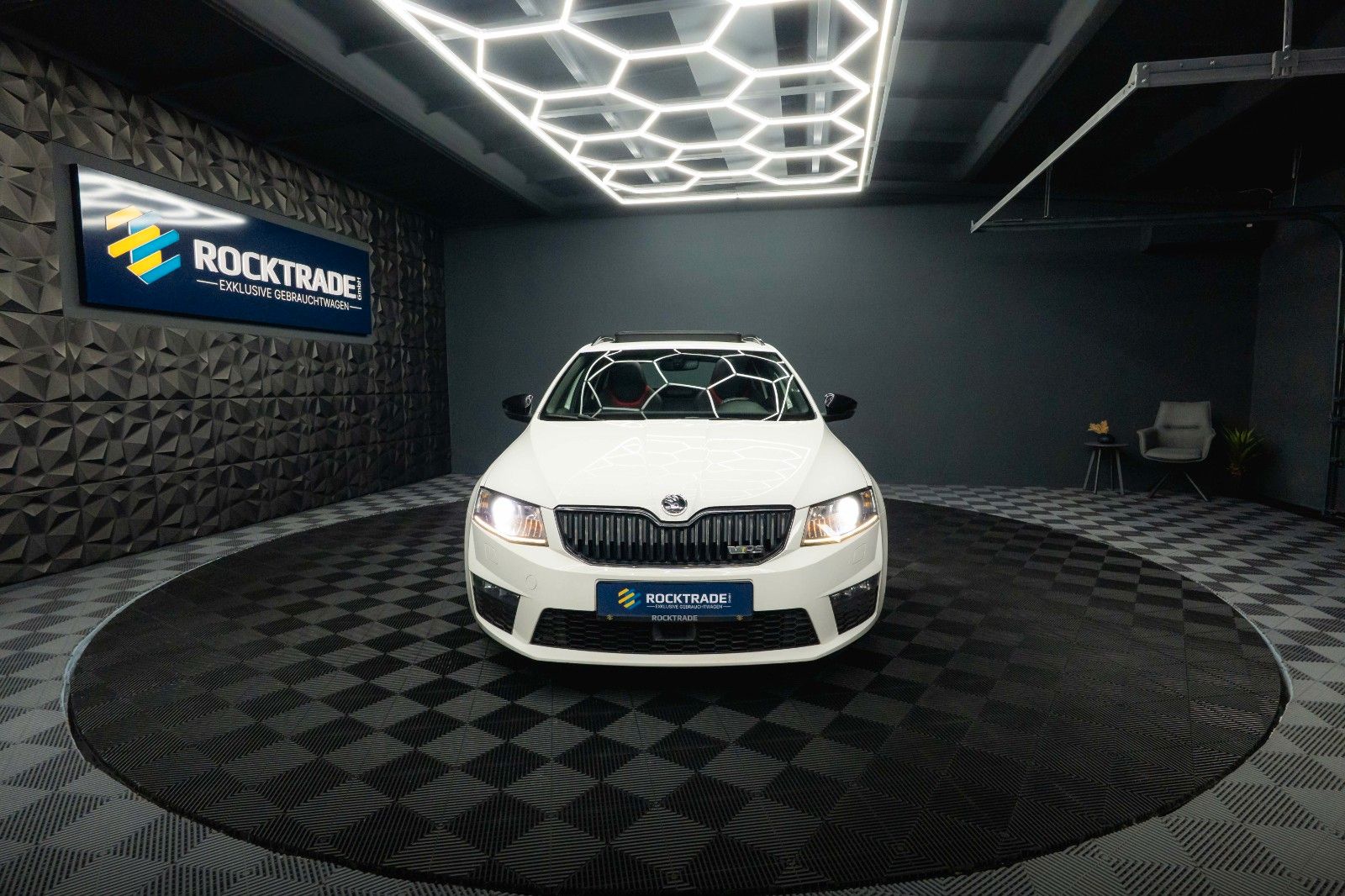 Fahrzeugabbildung SKODA Octavia 2.0 TDI RS 4x4 Performance *Pano*ACC*LED