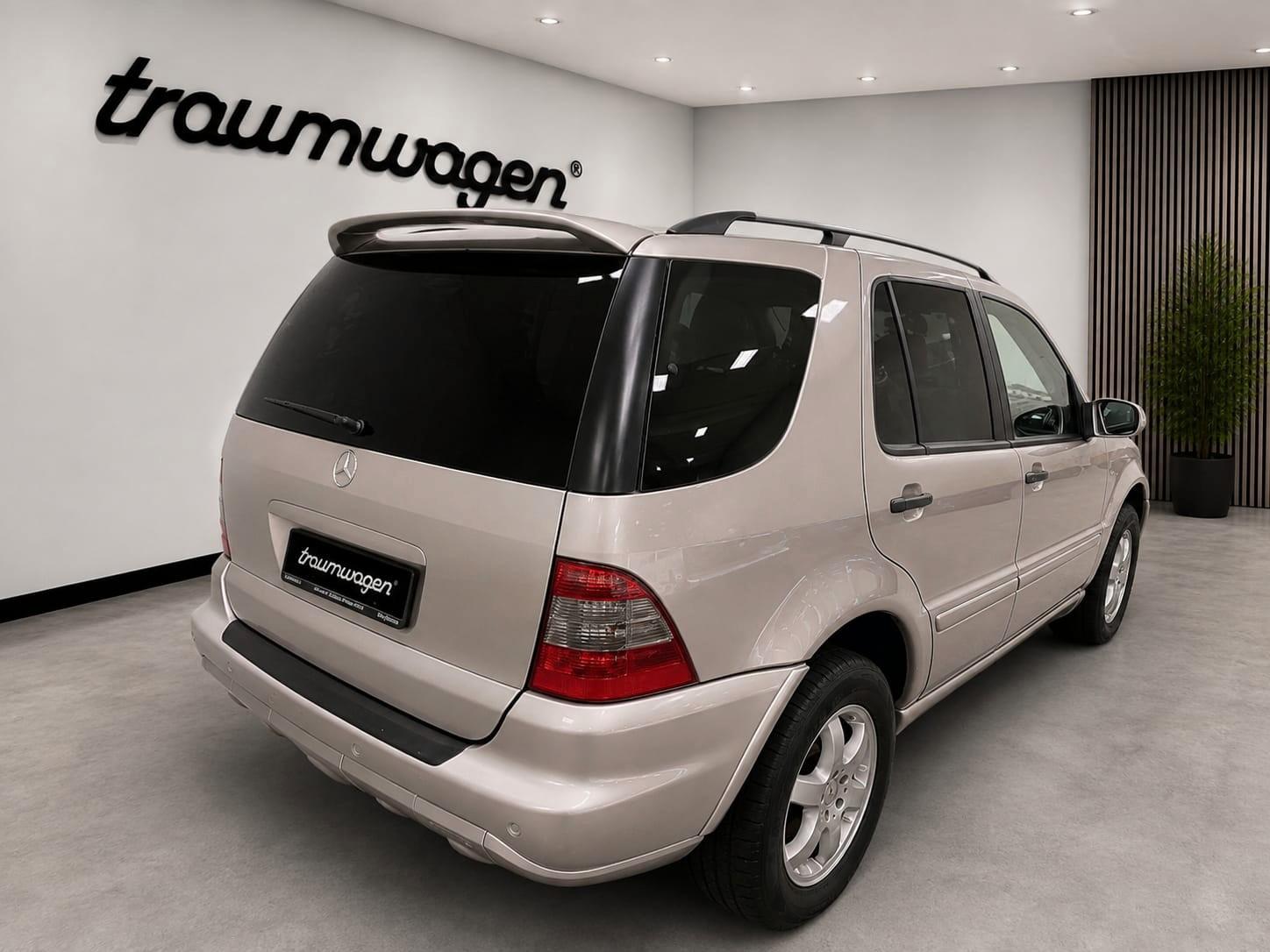 Mercedes-Benz ML270 2005 — rear view