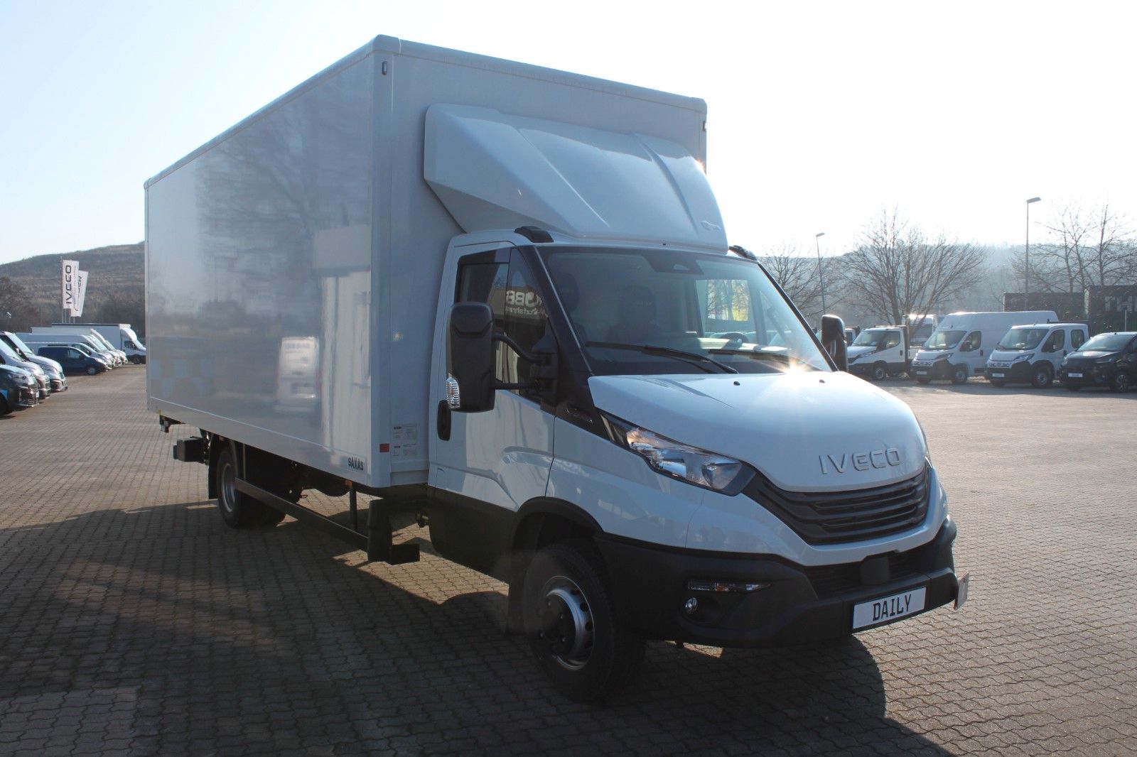Fahrzeugabbildung Iveco 70C18HA8/P Koffer/LBW/Luftfeder