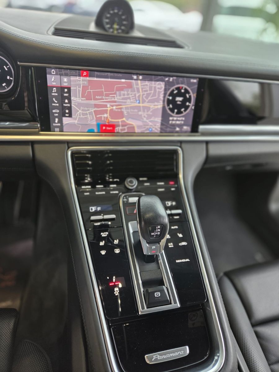 Fahrzeugabbildung Porsche Panamera Sport Turismo 4 E-Hybrid/VOLLAUSTATTUNG