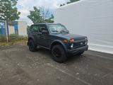 Lada Niva BRONTO Allrad Benzin/Flüssiggas - schwarze Lada Niva