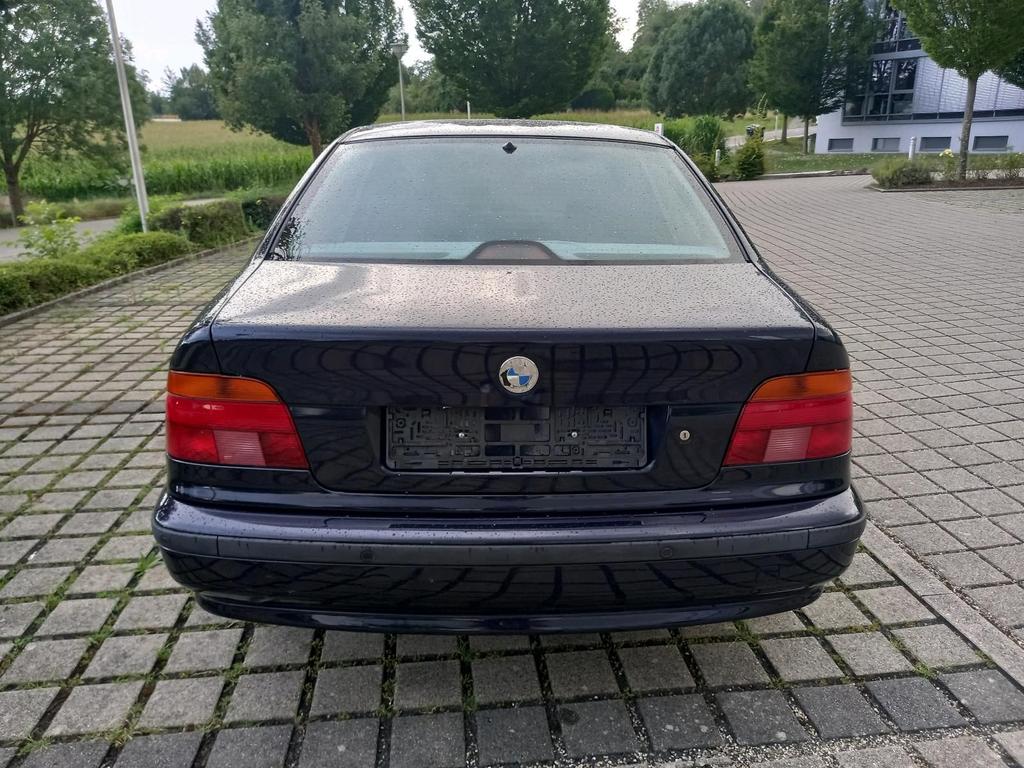 BMW 523