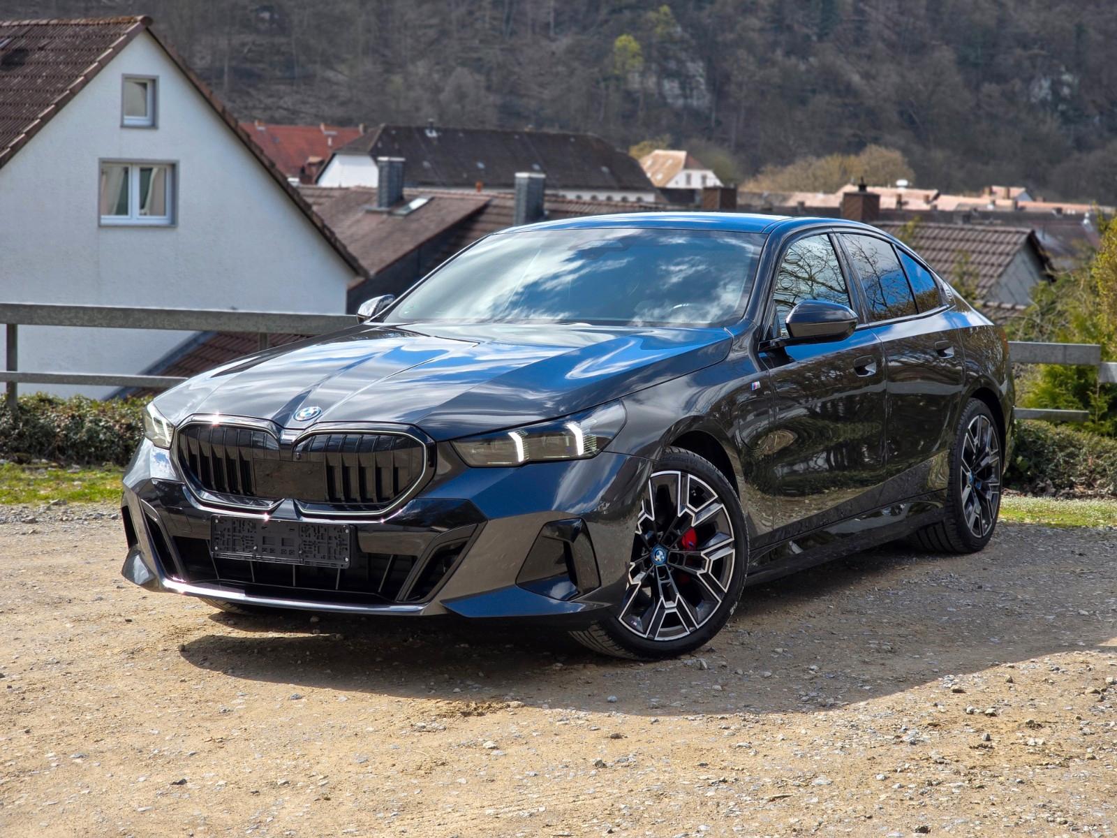 BMW 530 e M Sport Pro Iconic Pano 360 B&W HUD 20" ++