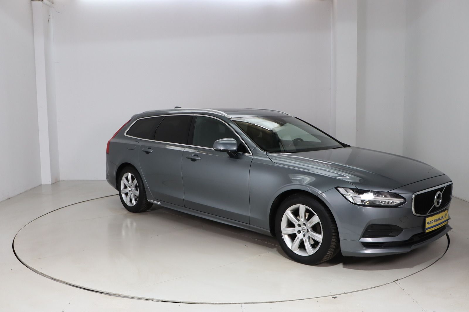 Fahrzeugabbildung Volvo V90 Kombi * HUD * Keyless * Limited Edition Mome