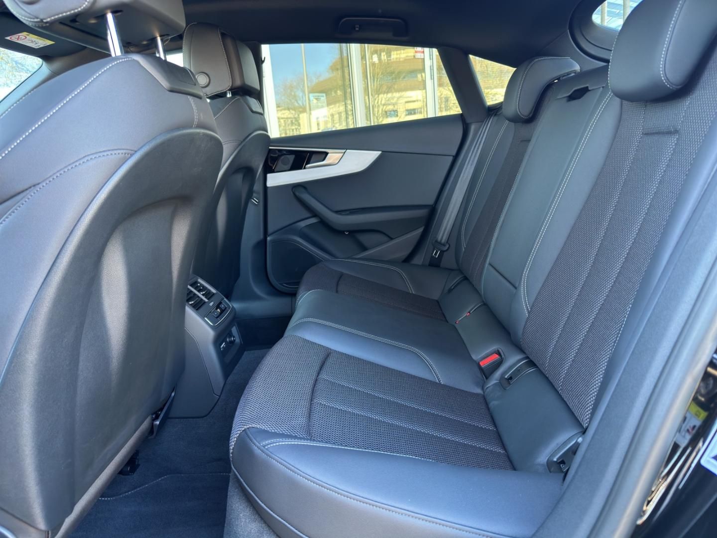 Fahrzeugabbildung Audi A5 Sportback S line business business 35 TFSI S