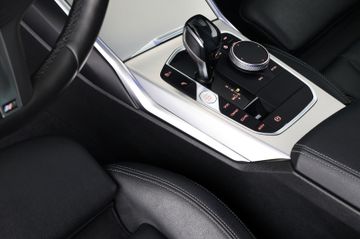 BMW 320d xDrive Touring Sport Line M-Lenkrad HUD CAM