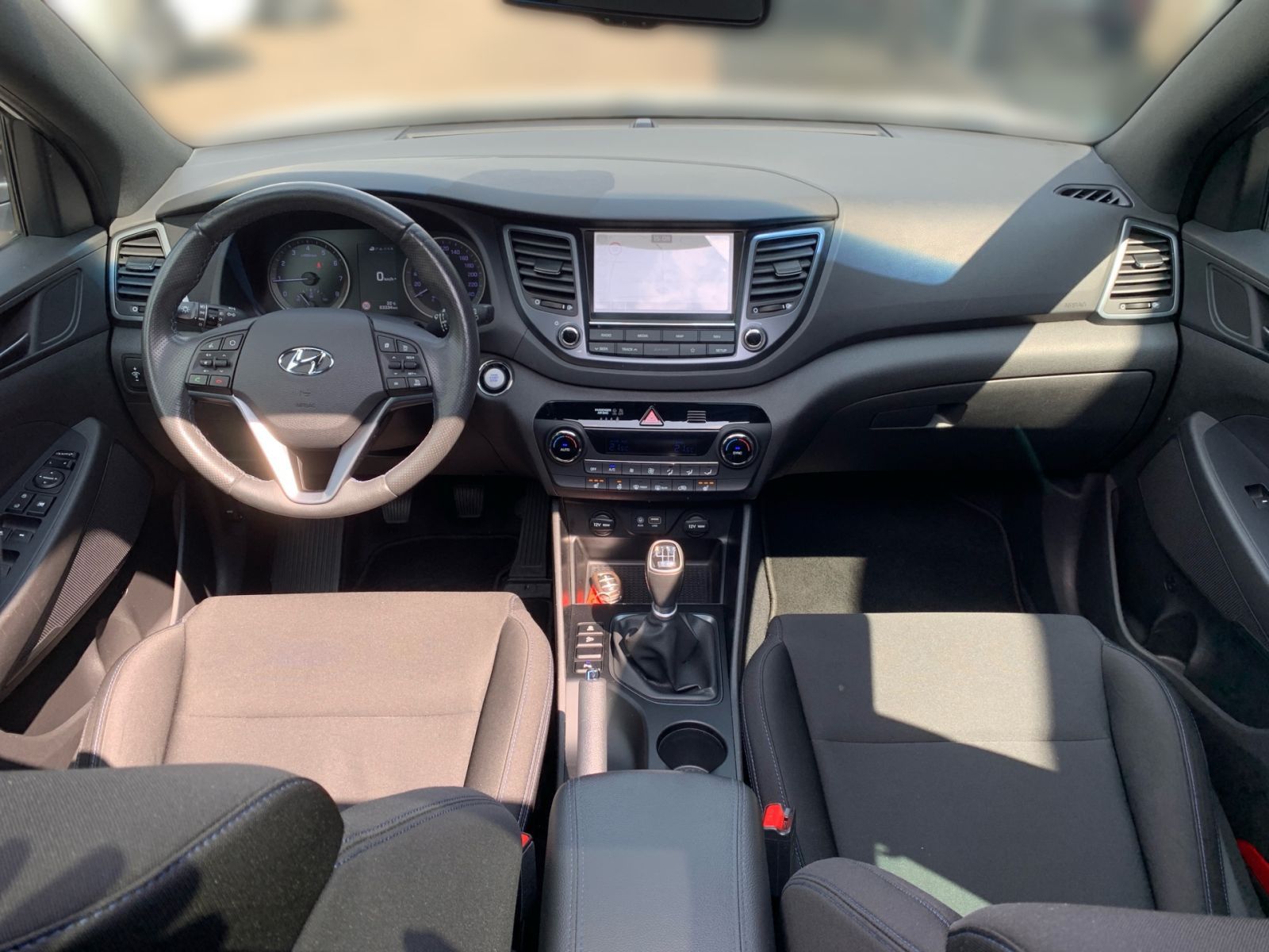 Fahrzeugabbildung Hyundai TUCSON 1.6 Turbo Passion + Panorama Dach